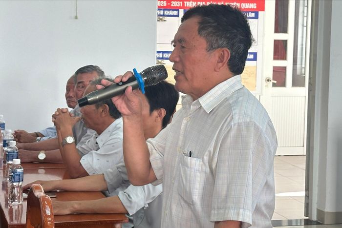 Cử tri xã Tuyên Quang nêu ý kiến tại buổi tiếp xúc chiều 9/10