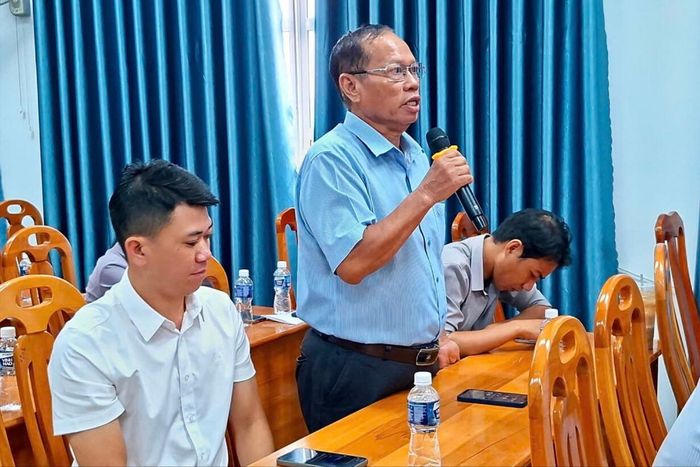 Cử tri phường Tiến Thành nêu ý kiến tại buổi tiếp xúc với đại biểu HĐND tỉnh