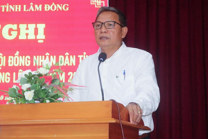 Ông Phạm Văn Nam, Ủy viên Ban Thường vụ Tỉnh ủy, Tổ trưởng Tổ đại biểu số 7 tiếp thu ý kiến cử tri
