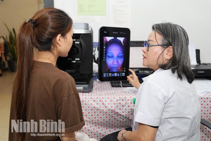 Ứng dụng công nghệ số góp phần nâng cao hiệu quả thăm khám các bệnh lý da liễu.