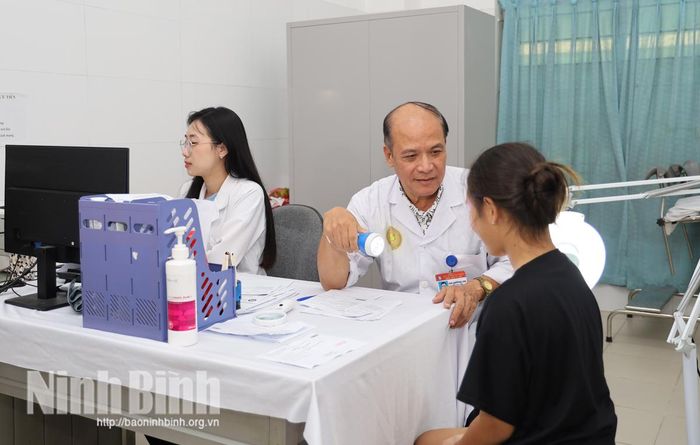 Bệnh án điện tử góp phần giảm thời gian xử lý hồ sơ, tạo thuận lợi cho bác sĩ.