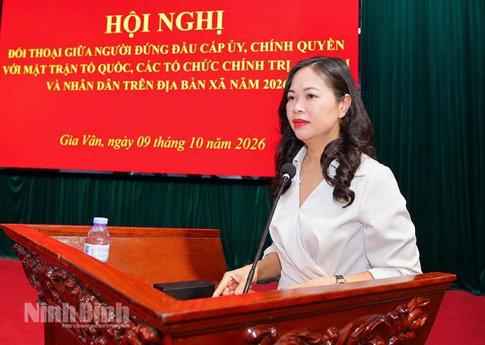 Đồng chí Nguyễn Thị Hồng Hạnh, Tỉnh ủy viên, Bí thư Đảng ủy, Chủ tịch HĐND xã phát biểu tại hội nghị.