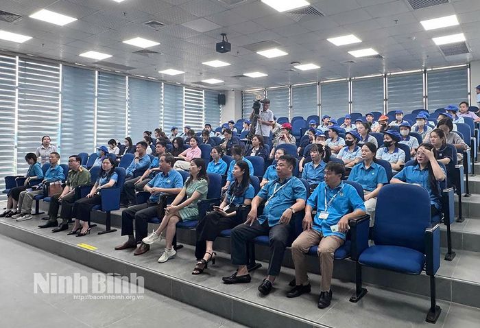 Các đại biểu dự hội nghị.