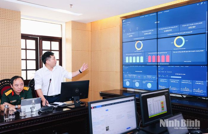 Đại diện Viettel Ninh Bình giới thiệu về IOC, Ứng dụng công dân số NinhBinh-S.