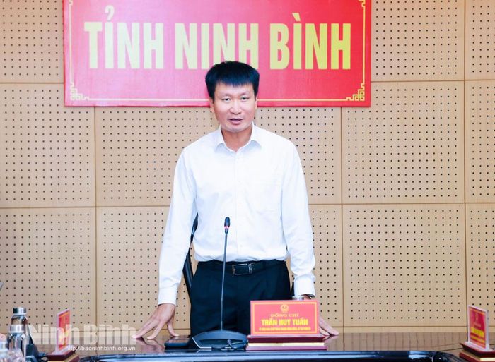 Đồng chí Trần Huy Tuấn, Ủy viên Trung ương Đảng, Bí thư Tỉnh uỷ phát biểu tại buổi khảo sát.