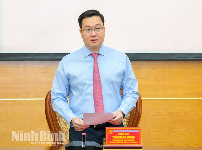 Đồng chí Trần Đăng Quỳnh, Ủy viên Dự khuyết Trung ương Đảng, Phó Bí thư Thường trực Tỉnh ủy, Bí thư Đảng ủy các cơ quan Đảng tỉnh phát biểu kết luận hội nghị.