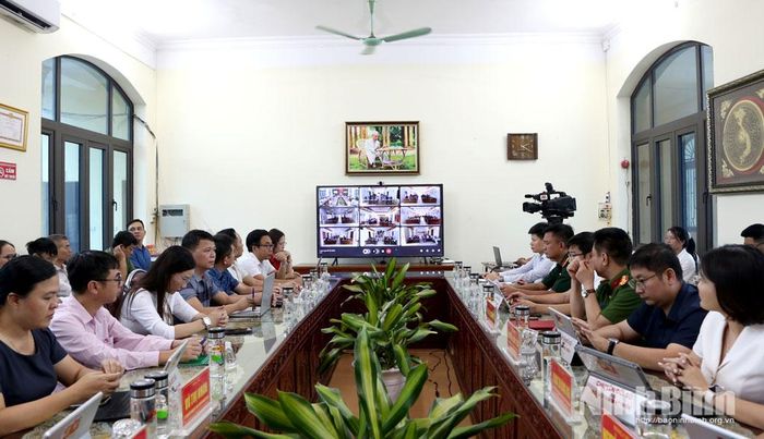 Hội nghị được tổ chức theo hình thức trực tuyến đến 9 điểm cầu các thôn trên địa bàn.