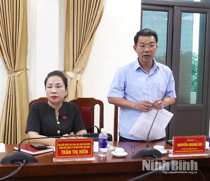 Đồng chí Nguyễn Hoàng Hà, Ủy viên Ban Thường vụ Tỉnh ủy, Phó Chủ tịch Thường trực Ủy ban MTTQ Việt Nam tỉnh, đại biểu Quốc hội tỉnh phát biểu tại hội nghị.