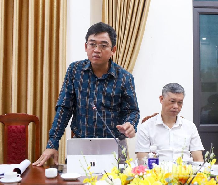Lãnh đạo Sở Xây dựng phát biểu tại hội nghị.