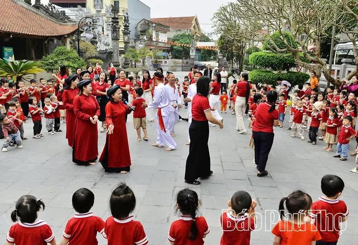 Hát Xoan được trao truyền trong không gian văn hóa làng Hùng Lô, góp phần đưa di sản trở thành sản phẩm du lịch đặc sắc của Đất Tổ.