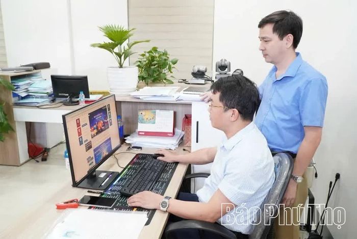 Cán bộ phòng Khoa học, Công nghệ và Thông tin (Sở GD&ĐT) trao đổi nghiệp vụ về quản trị dữ liệu ngành Giáo dục.