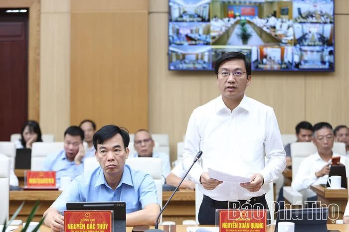 Lãnh đạo Sở Xây dựng phát biểu tại hội nghị.