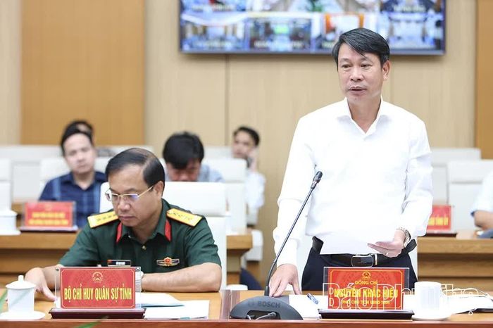 Đồng chí Phó Chủ tịch UBND tỉnh Nguyễn Khắc Hiếu phát biểu tại hội nghị.