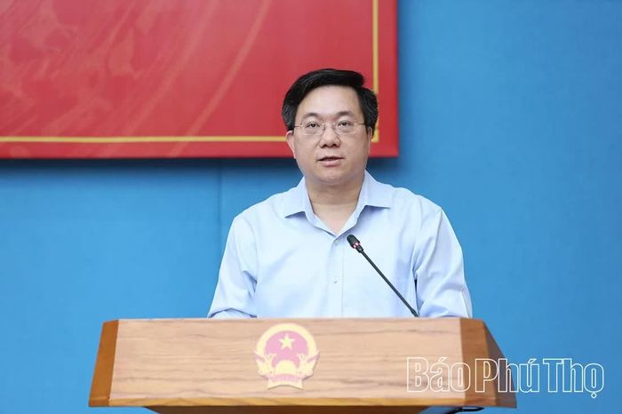 Đồng chí Chủ tịch UBND tỉnh Trần Duy Đông phát biểu khai mạc hội nghị.