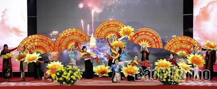 Chương trình được tổ chức với không gian văn hóa đậm bản sắc dân tộc.