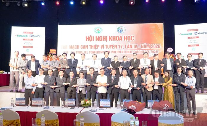 Đại biểu chụp ảnh lưu niệm - Ảnh: Đ.V