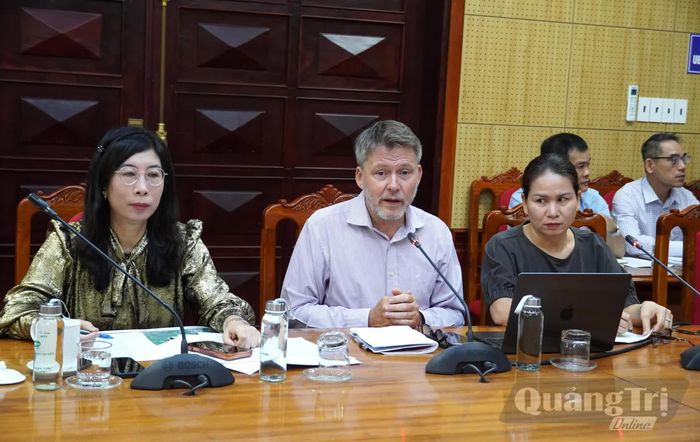 Đại diện Ngân hàng ADB phát biểu tại buổi làm việc - Ảnh: H.N