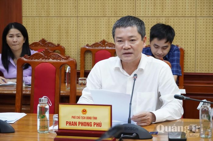 Đồng chí Phan Phong Phú, Phó Chủ tịch UBND tỉnh phát biểu kết luận tại buổi làm việc - Ảnh: H.N