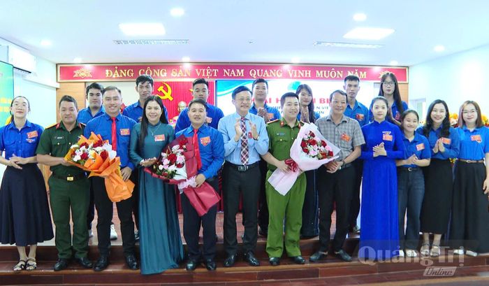 Ủy ban Hội Liên hiệp Thanh niên Việt Nam phường Đồng Sơn khóa I, nhiệm kỳ 2026-2029 ra mắt tại đại hội - Ảnh: B.N