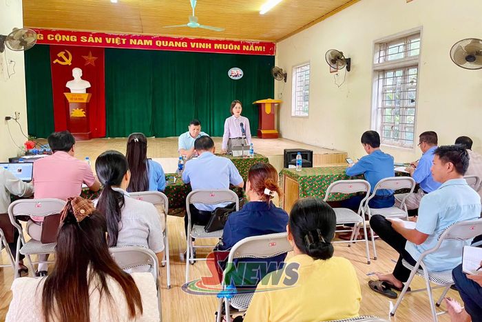 Hội nghị đối thoại giữa người đứng đầu cấp ủy xã Gia Phù với nhân dân.