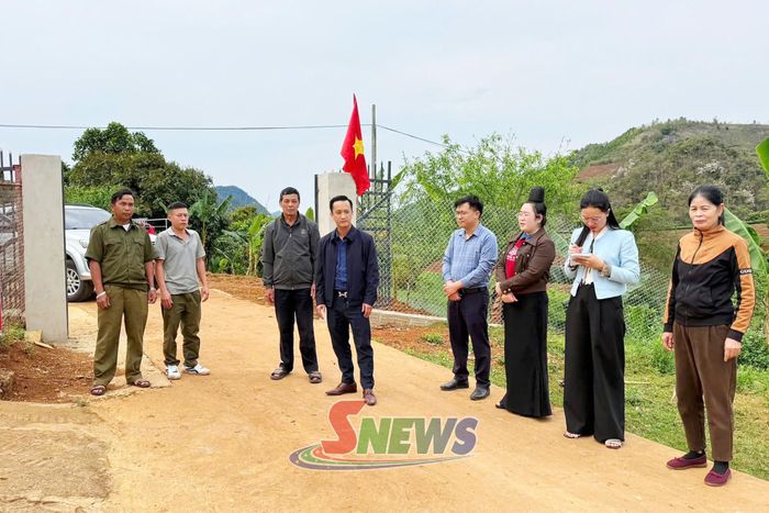 Lãnh đạo xã Bình Thuận nắm tình hình triển khai nhiệm vụ tại cơ sở.