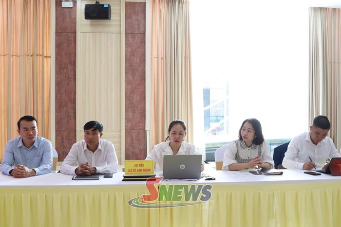 Đại diện các sở, ngành, địa phương dự hội nghị.