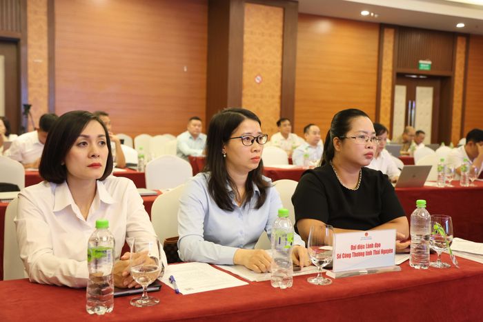 Các đại biểu tham dự hội nghị.