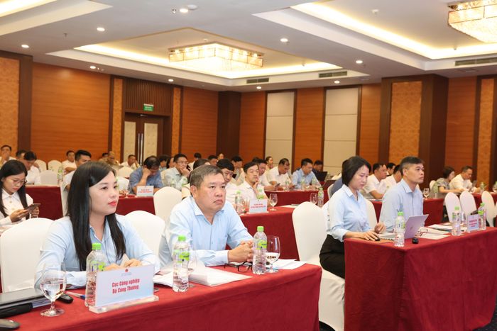 Các đại biểu tham dự hội nghị.