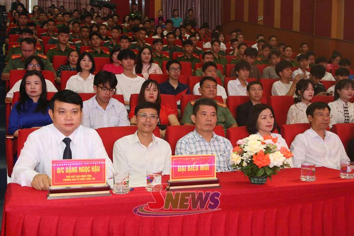Các đại biểu dự Lễ hưởng ứng Ngày Pháp luật nước Cộng hòa xã hội chủ nghĩa Việt Nam.