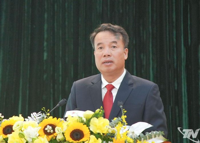 Đồng chí Chủ tịch UBND tỉnh Nguyễn Thế Mạnh phát biểu tại chương trình gặp mặt.