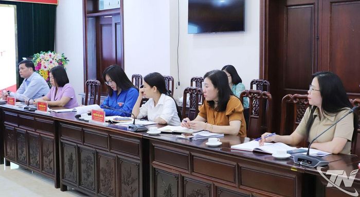 Đại biểu dự họp.