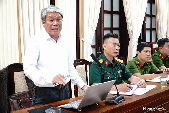 Ông Hồ Viết Tư (Hội Luật gia thành phố) phát biểu tại hội nghị. 