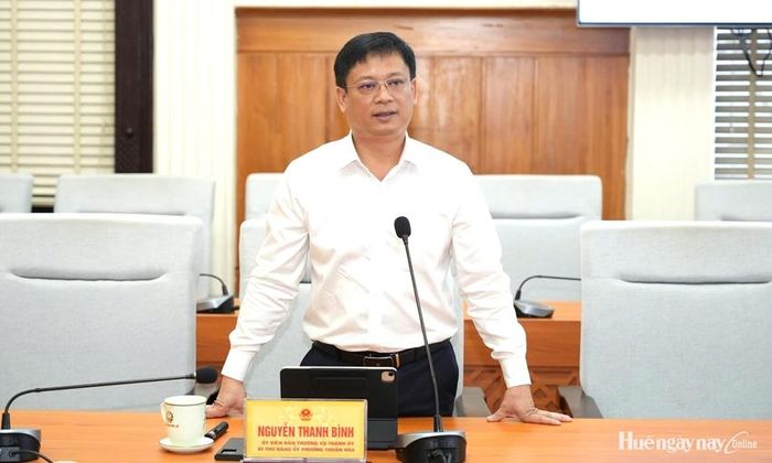 UVTV Thành ủy, Bí thư Đảng ủy phường Thuận Hóa phát biểu tại buổi làm việc. Ảnh: Ngọc Hiếu 