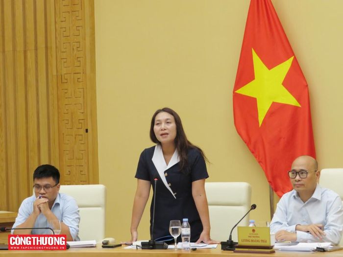 Đại diện Cục Xuất nhập khẩu giới thiệu những nội dung chủ yếu của Dự thảo Chiến lược xuất nhập khẩu hàng hóa đến năm 2030, tầm nhìn đến năm 2045.