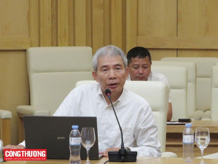Các đại biểu thảo luận, đóng góp ý kiến với dự thảo Chiến lược.
