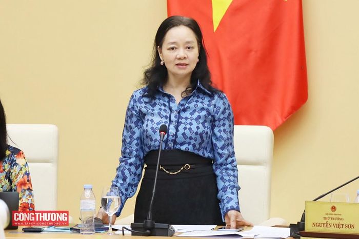 Bà Nguyễn Thị Lâm Giang - Cục trưởng Cục Khoa học, Công nghệ và Chuyển đổi số giới thiệu định hướng phát triển công nghệ chiến lược theo Quyết định số 808/QĐ-TTg và Kế hoạch của Bộ Công Thương; khái quát 3 bài toán lớn và 22 nhóm sản phẩm công nghệ chiến lược