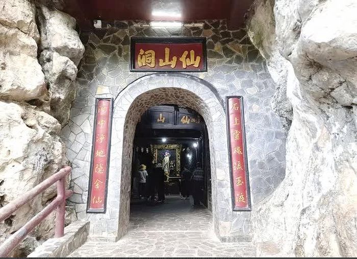 Chùa Tiên Sơn trên Thạch động - Ảnh: TN