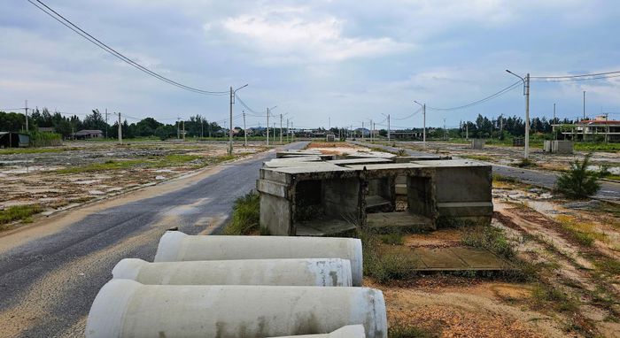 Bên cạnh đó, chủ đầu tư chỉ đạo nhà thầu huy động nhân lực, thiết bị, vật tư đẩy nhanh tiến độ thi công, bảo đảm hoàn thành công trình theo tiến độ được điều chỉnh; thực hiện giải ngân kế hoạch vốn được giao; quản lý chặt chẽ chất lượng, tiến độ, chi phí đầu tư xây dựng, bảo đảm hiệu quả đầu tư và không để phát sinh nợ đọng xây dựng cơ bản.
