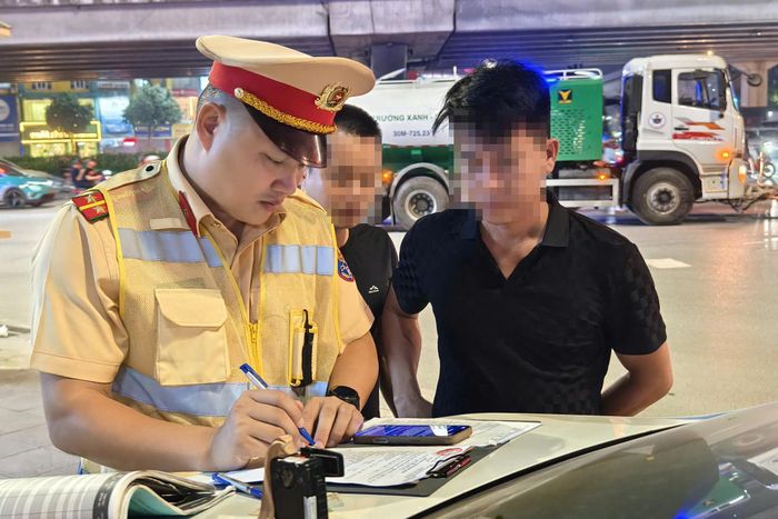 Lực lượng CSGT Hà Nội khuyến cáo, các tài xế cần tuân thủ Luật Trật tự, an toàn giao thông để tránh xảy ra tai nạn giao thông đáng tiếc. Đồng thời, các trung tâm đăng kiểm phải kiên quyết yêu cầu chủ xe có hành vi "độ" đèn chiếu sáng, còi hơi hay cố ý thay đổi kết cấu nguyên bản xe, đưa phương tiện về trạng thái đúng quy định.