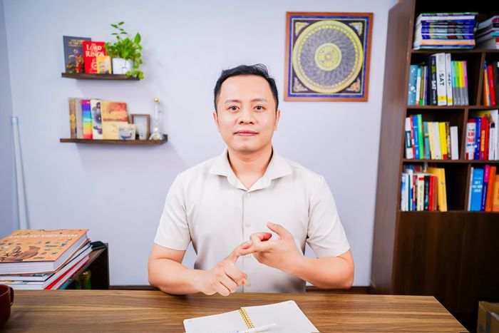 ThS Lê Trung Kiên, Hiệu trưởng Trường THPT Phùng Hưng cho biết, trường xây dựng bộ tiêu chí đánh giá rủi ro trước mỗi chuyến trải nghiệm.