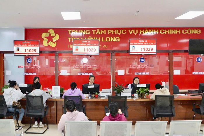 Trung tâm Phục vụ hành chính công tỉnh Vĩnh Long ứng dụng chuỗi giải pháp cải tiến quy trình nghiệp vụ gắn với chuyển đổi số, lấy sự hài lòng của người dân và doanh nghiệp làm thước đo chất lượng.