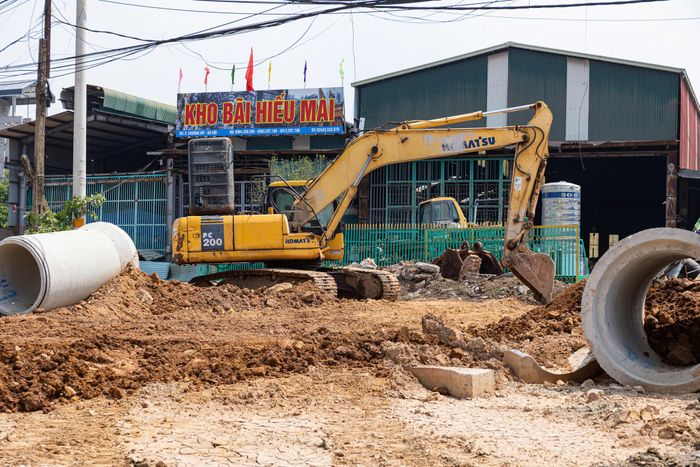 Các nhà thầu đang tập trung nhân lực, thiết bị, đẩy nhanh tiến độ thi công, phấn đấu đưa dự án về đích trong quý I/2027.