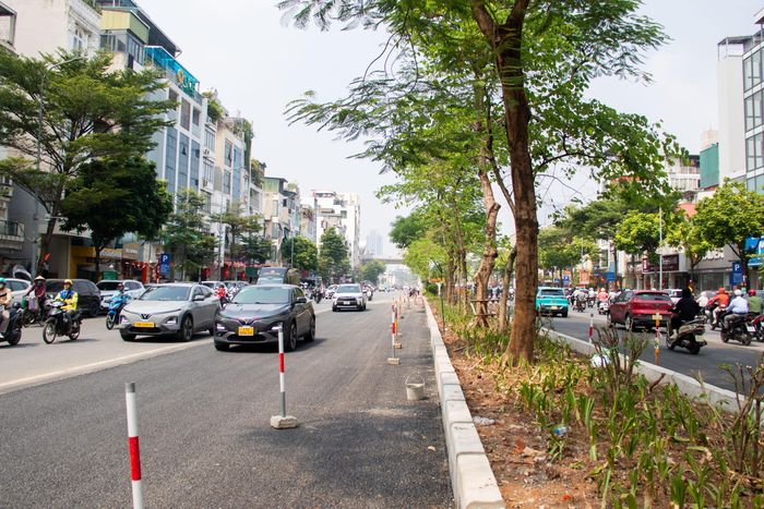 Theo Sở Xây dựng Hà Nội, việc mở rộng mặt đường Ô Chợ Dừa nhằm đồng bộ hạ tầng, đáp ứng yêu cầu tổ chức giao thông khi đoạn Vành đai 1 qua Hoàng Cầu – Voi Phục được thông xe tạm. Thời gian tới, cơ quan chức năng sẽ tiếp tục theo dõi lưu lượng phương tiện và tình hình giao thông thực tế để đánh giá hiệu quả, kịp thời điều chỉnh phương án tổ chức giao thông, góp phần hạn chế ùn tắc và nâng cao hiệu quả khai thác hạ tầng khu vực.