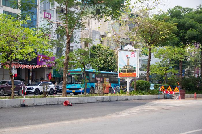 Theo Sở Xây dựng Hà Nội, sau khi điều chỉnh, phương tiện qua phố Ô Chợ Dừa lưu thông thuận lợi hơn, chưa ghi nhận ùn ứ hay tình trạng dừng chờ kéo dài tại thời điểm khảo sát. Kết quả bước đầu cho thấy việc mở rộng mặt đường có thể góp phần cải thiện lưu thông tại điểm nghẽn giao thông này.