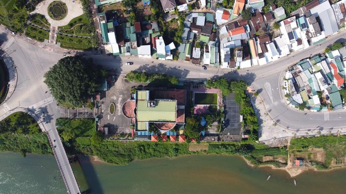 Tim tuyến mới công trình sẽ nằm tại khu vực hiện trạng là sân tennis và bể bơi của khách sạn Mỹ Trà. 
