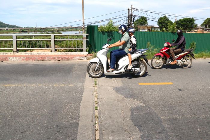 Cầu được gia cố, sửa chữa nhiều lần trong quá trình khai thác. Trong đó, chủ yếu là bảo dưỡng mặt cầu, khe co giãn để giao thông được êm thuận, an toàn.