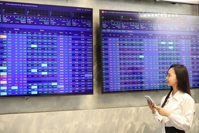 VN-Index không giữ được sắc xanh trong phiên giao dịch cuối tuần, ghi nhận phiên giảm thứ ba liên tiếp. Ảnh minh họa: Đức Thanh