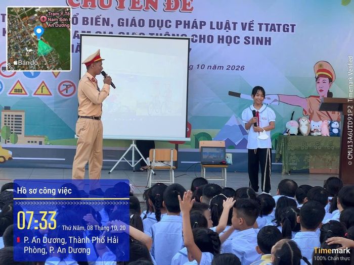 Học sinh Trường Tiểu học Nam Sơn tham gia giao lưu, tìm hiểu kiến thức và kỹ năng bảo đảm an toàn khi tham gia giao thông.