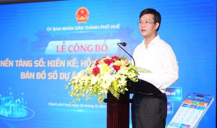  Giám đốc Sở KH&CN thành phố Nguyên Xuân Sơn phát biểu tại buổi lễ. 