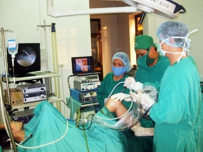 Bệnh viện Chợ Rẫy trực tiếp “cầm tay chỉ việc”, hỗ trợ chuyên môn tại chỗ cho các đơn vị tuyến dưới thông qua Đề án 1816. Ảnh: YT